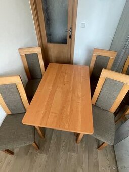 Jídelní stůl a židle (rezervace)