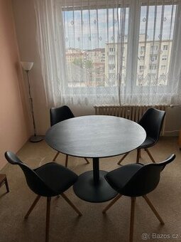 Prodej jídelního stolu se židlemi