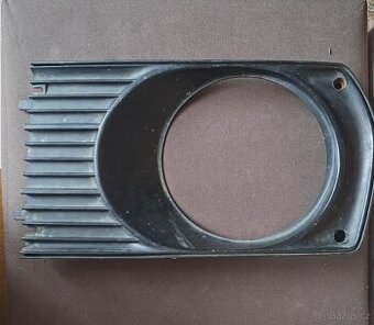 Rámeček pravého předního světla na Škoda 120