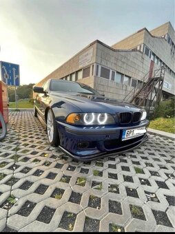 Lipo pod nárazník na BMW E39 - Černý Lesk