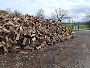 Štípané palivové dřevo