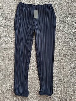 Armani kalhoty, nové Velikost M.