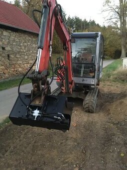 Hydraulicky pohanena prosevaci - tridici lzice na bagr