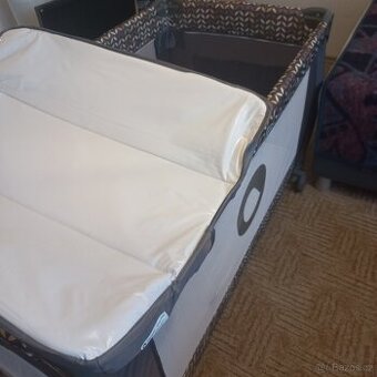 Dětská skládací postýlka