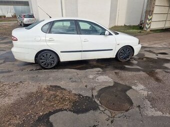 36990Seat Cordoba 1.9tdi 74kw, R.v 2005, najeto pouze 220tis