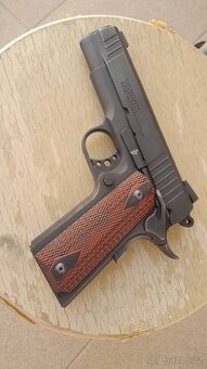 Taurus 1911 Commander 45 Auto