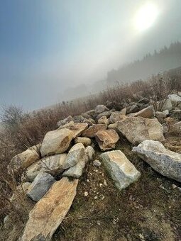 Přírodní kámen – velké kameny na skalku, zídku nebo gabiony