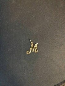 Přívěšek ze zlata ve tvaru ,, M ,, 585/1000 - 1