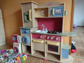 Dětská kuchyňka s příslušenstvím