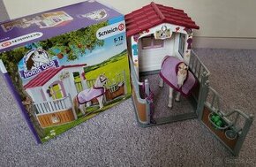 Schleich 42368 Stáj s klisnou Lusitano