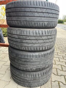 Hankook 225/45 R17 - 1