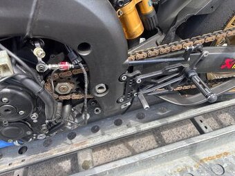 Rozprodam doplnky na Yamaha R1 04-06 Rn12