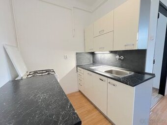 Pronájem startovacího bytu 1+kk, 34 m2 - střed Znojma