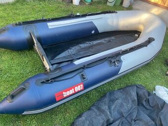 Prodám člun BOAT 007 s motorem - 1