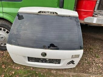 škoda octavia II combi 5.dveře kufr zadní víko bílá