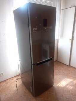 Lednice Samsung No Frost – plně funkční, nerez, mrazák dole