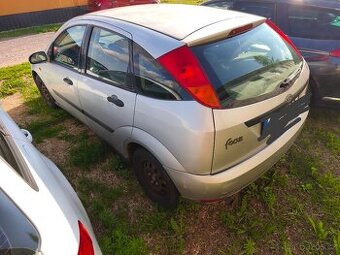 Ford Focus 1.4 benzin 55kw rok 2001