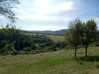 Slunné místo s duší, výhledem i st. povolením :) 4000 m2