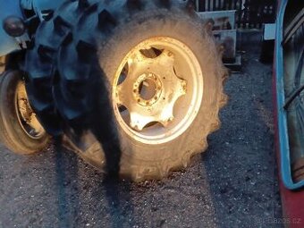 Zadní Kola BKT 16,9 x 28 ZETOR