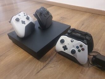 TOP Xbox ONE X 1TB CDROM, 33 her, 4 ovladače, dok