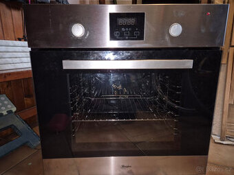 Vestavná elektrická trouba Whirlpool