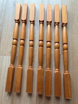 dřevěné sloupky zábradlí