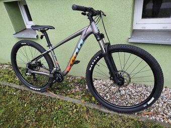 Horské kolo KONA 27.5" a další kola.