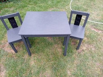 Dětský stolek se židličkami