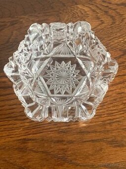 Broušený popelník - 1