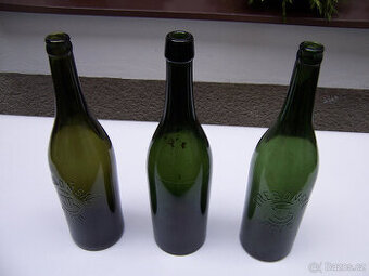 2ks starých piv.lahví Třeboňského piva a jedna bez nápisu