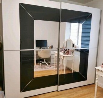 Šatni skříň posuvné dveře