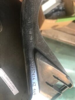 Lem předního nárazníku Iveco Daily