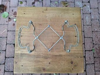 Starožitný stojánek na horké předměty