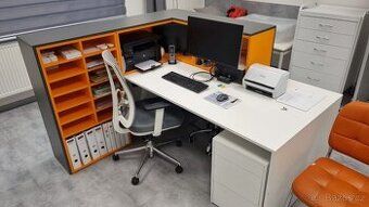 Pracovní psací stůl