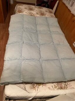 Péřová prošívaná deka