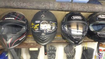 přilba karbon skorpion