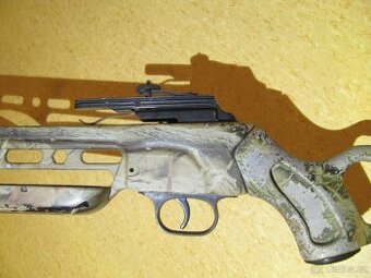 Kuše velká masivní , délka cca 80 cm