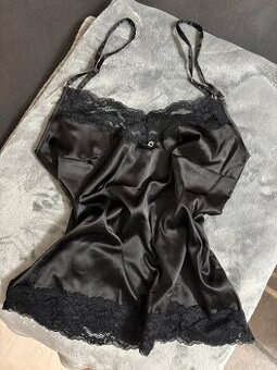 Černý saténový top s krajkou Censored
