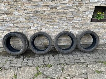 Pneu 235/45R18