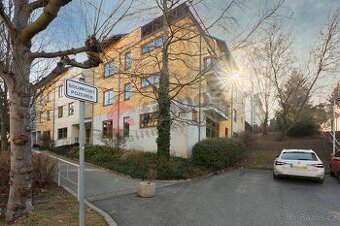 Byt 3+kk 92 m2 (v KN veden jako dvě  nebytové jednotky) + ga