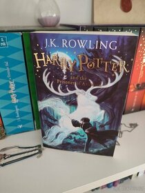 Nová kniha Harry Potter v anglickém jazyce. Nová, sešly se d