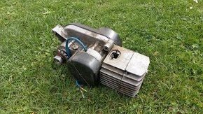 Motor z mopedu - poklady ze stodoly