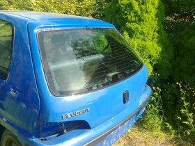 Peugeot 106 , zasklené zadní dveře , jen 600,-kč