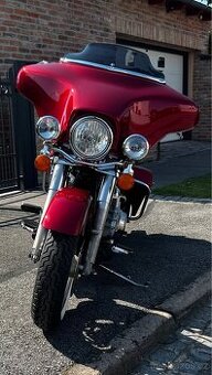 Harley - Davidson, červená Electra Glide Standard 88´ inch.