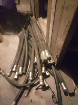 Hydraulicke hadice.