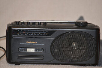 Daewoo rádio kazetový příjmač na baterky i do sítě