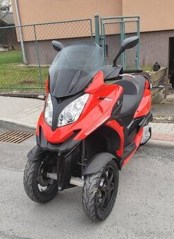 Skútr Quadro 350