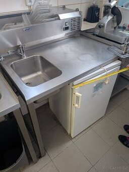 Gastro stůl s dřezem vlevo
