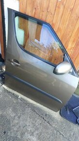 Škoda Roomster pravé přední dveře LF8N