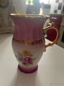 Prodam  porcelánoví hrneček ze zlatou a malovanou malbou